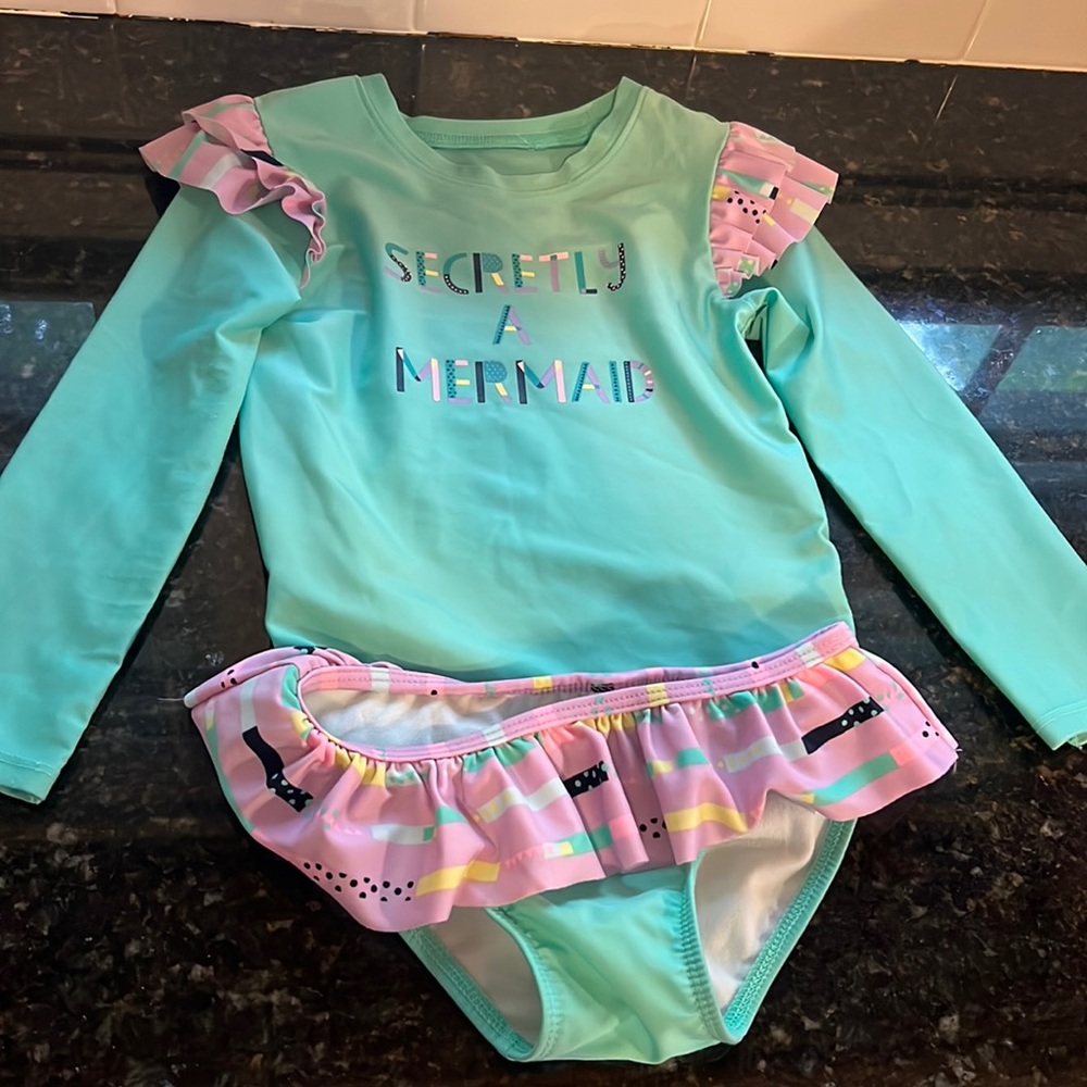 Size 4T rashguard swimsuit